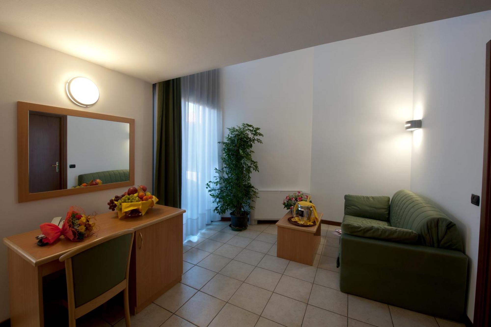 Hotel Roma Cassano Magnago Exterior foto